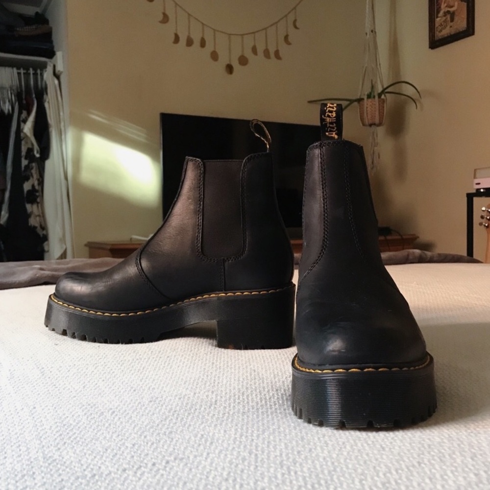 LIKE NEW Doc Marten black Rometty boots